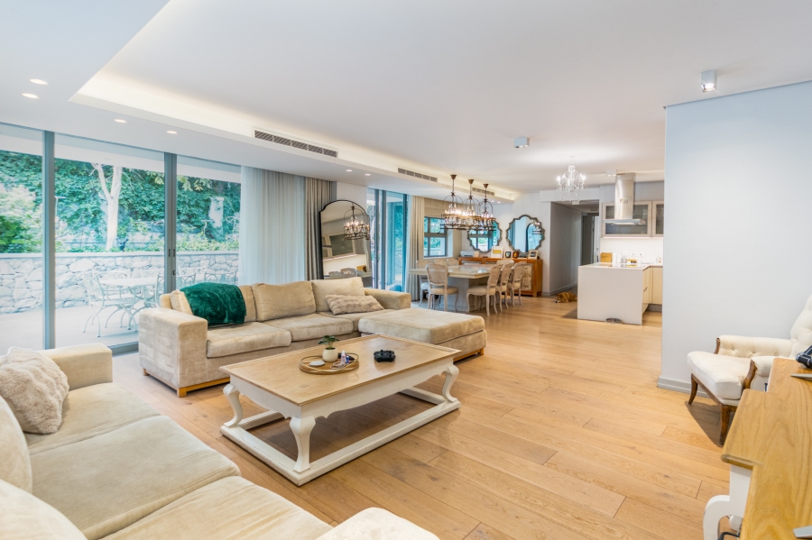 2 Bedroom Property for Sale in Sea Point Western Cape